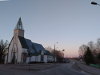 Kirik ja taamal Annelinn päikeseloojangukumas