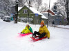 Lastega Kassitoomel lumemõnusid nautimas