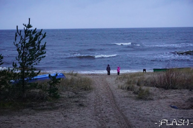 Saulkrastis Lätimaal tormi nautimas
Võtmesõnad: meri miia kadi